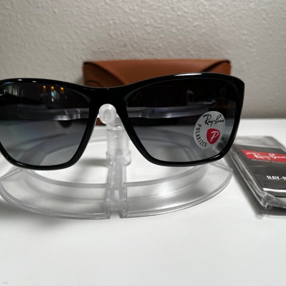 Ray-Ban polarized sunglasses (RB4331). Polished black frame/grey lenses - Picture 2 of 5